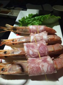 冰冻的虾,每只16元,真贵