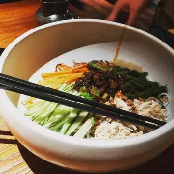 麻辣鸡丝凉面