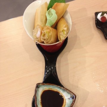 韭黄鲜虾炸春卷