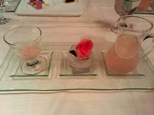 香颂玫瑰露+蜜桃甜酒
