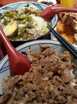 酸汤肥牛乌冬面
