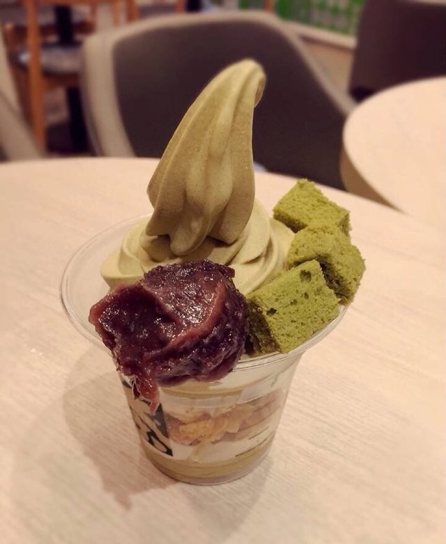 戚风蛋糕圣代