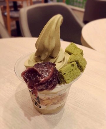 戚风蛋糕圣代