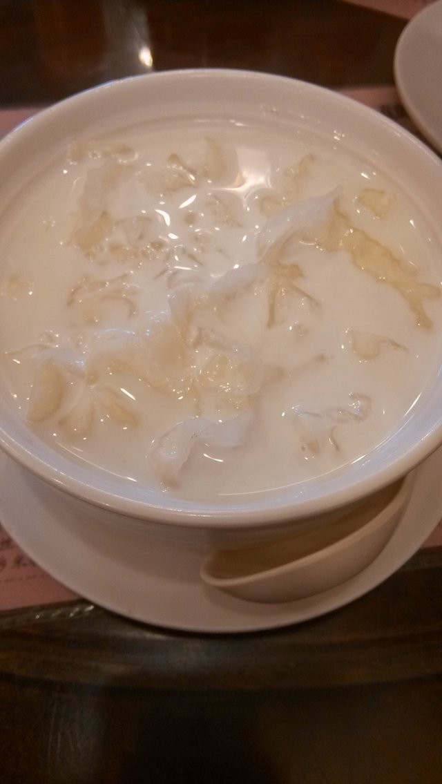 椰汁雪耳炖木瓜