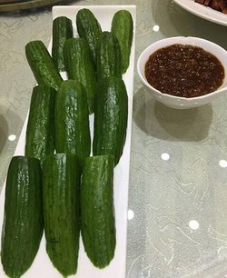 黄瓜蘸酱