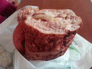 蜂蜜燕麦搭配烤鸡肉三明治