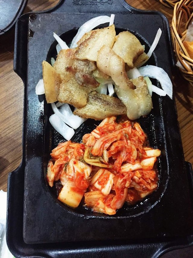 辣白菜炒五花肉