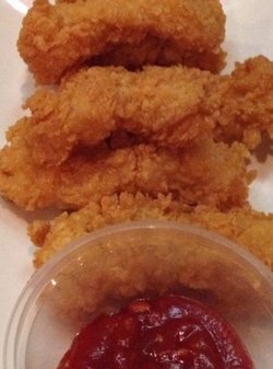 鸡柳棒配沙拉