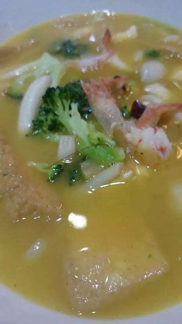 海鲜肉皮汤