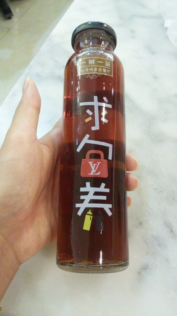 蔓越莓冰醋饮也酸酸甜甜好喝，主要瓶子好看，带回去收藏了！
