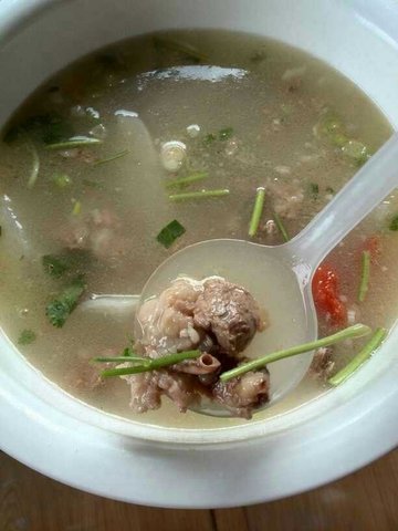 萝卜煲猪骨