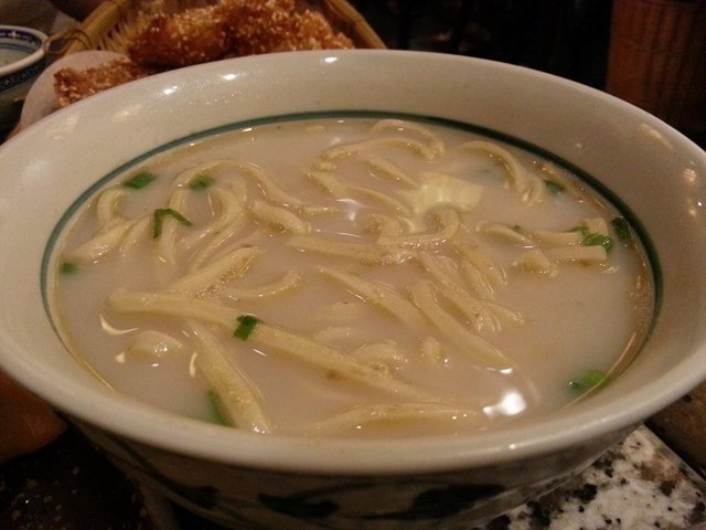 鱼汤手擀面