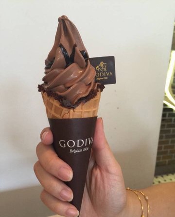 黑巧克力软冰激凌