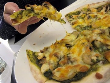 牛肉口蘑迷迭香披萨