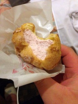 草莓冰淇淋泡芙