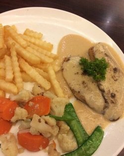 烤鱼柳配龙虾酱