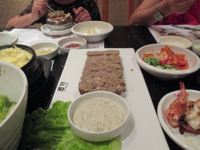 牛肉未饼唔算好食。肉质好老。只是卖相好睇。