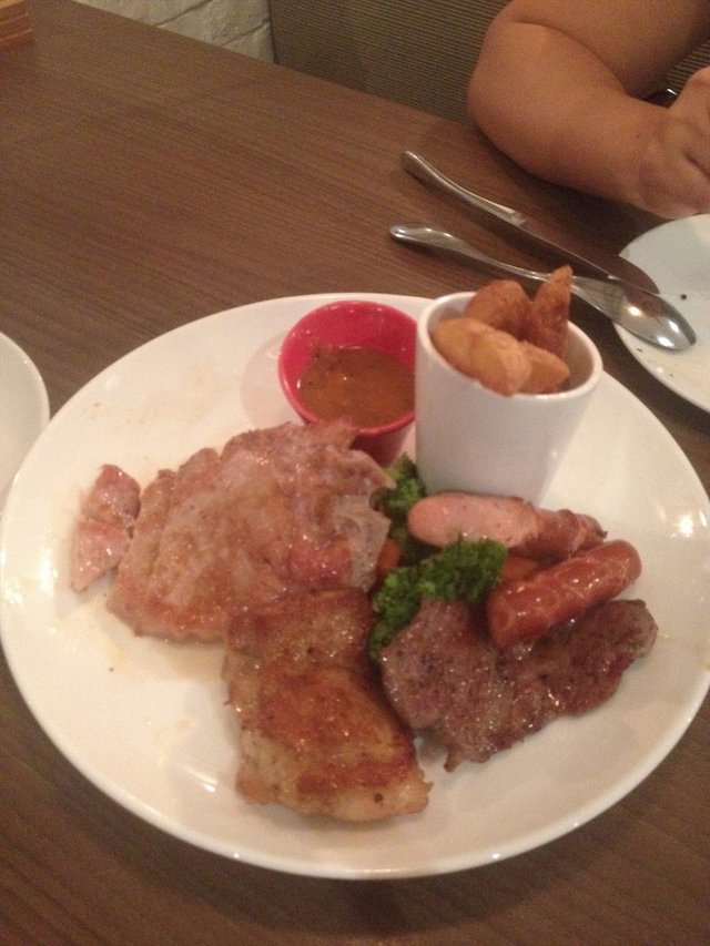 意式杂扒配薯角