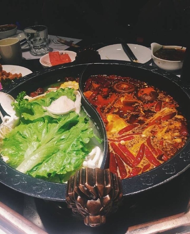 辣府鲜香菌菇鸳鸯锅底