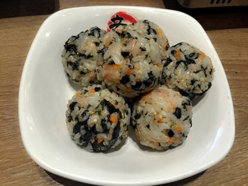 金枪鱼饭团