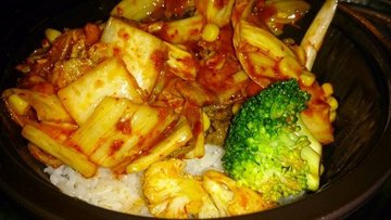 辣白菜五花肉拌饭
