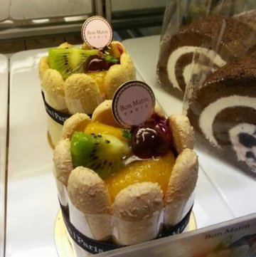 水果鲜奶蛋糕