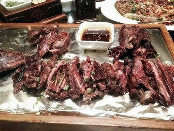 锦府烤乳羊