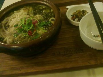 酸汤肥牛面