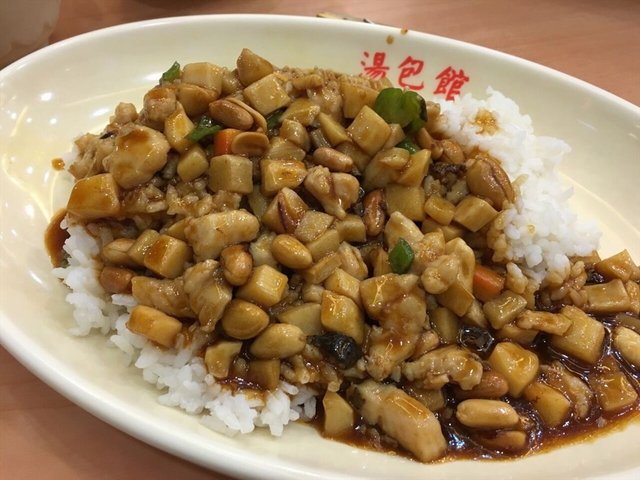 饿的不行了才上来，份量不算少，就是看起来浓油赤酱很有味的样子，实际上不怎么入味。