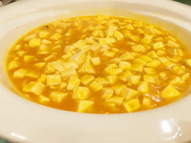 货真价实的蟹黄，豆腐也是滑嫩，重点是吃不到蟹黄的腥味，做的很棒！