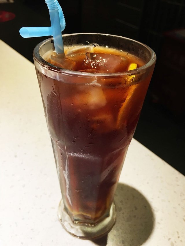 便宜的，味道还算可以，淡淡的苦涩红茶味道。