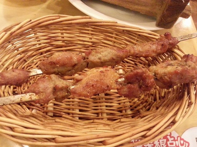 生烤羊肉串