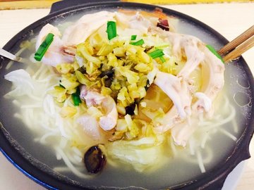 酸萝卜鸭掌米线