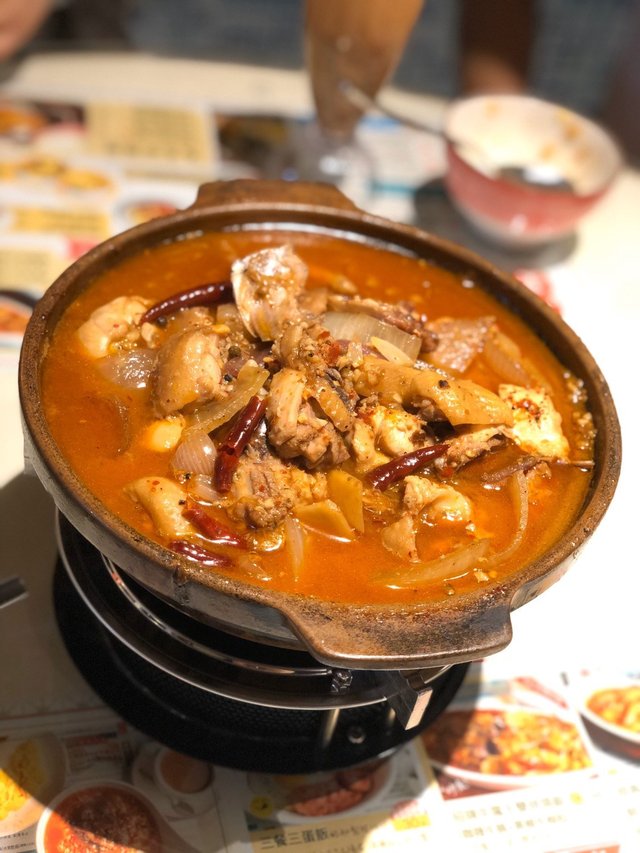 麻辣鷄煲