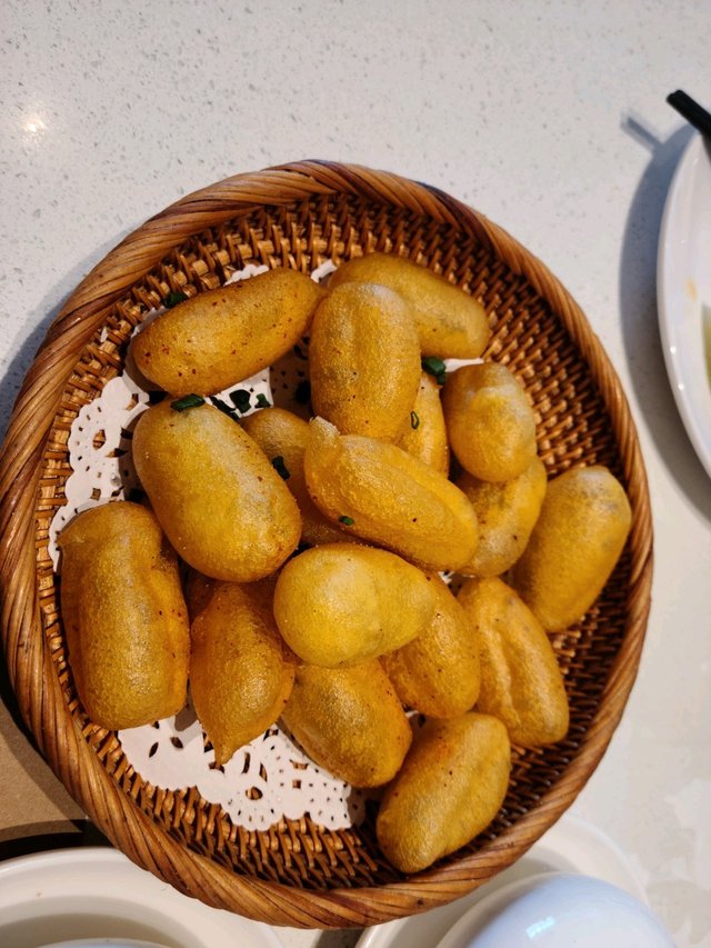 外型別緻，咬落去你唔會覺得成口粉，香脆之後再到幼滑嘅九肚魚，真心響香港已經好耐搵唔到咁好食嘅九肚魚喇