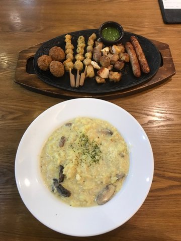 牛肝菌酱奶汁烩饭和意式小吃拼盘