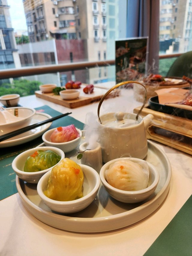 四喜蝦餃，鮮蝦韭菜餅