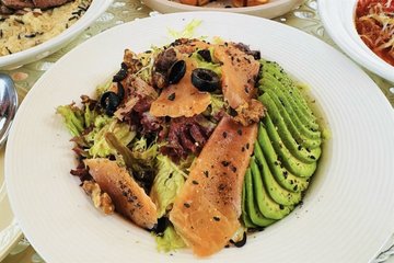 牛油果烟熏三文鱼沙拉